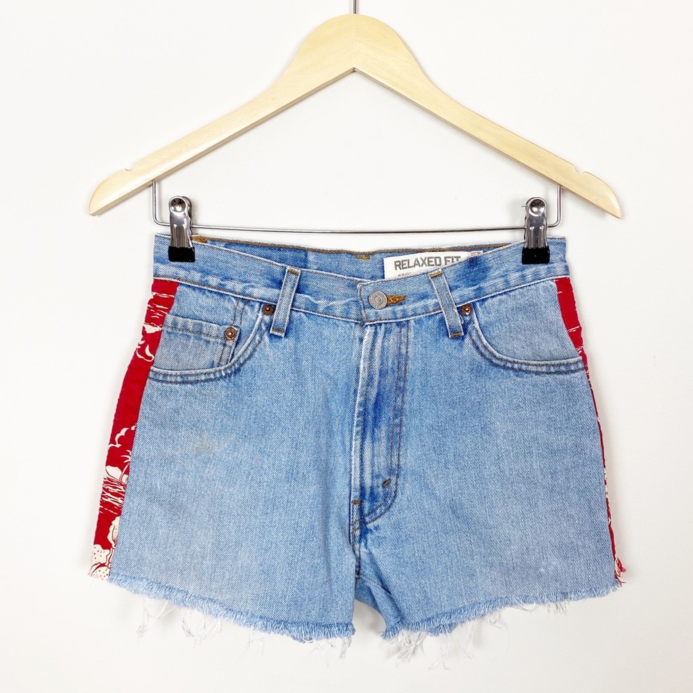 Levi’s High Rise Cut Off Denim Shorts 26